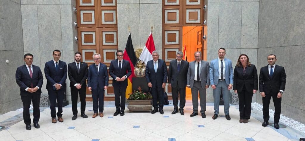 fb_img_1760204141982627688424251893589-1024x473 نائب رئيس الوزراء ووزير الصحة يبحث مع شركة «دراجر» العالمية تعزيز التعاون لتطوير منظومة الصحة في مصر