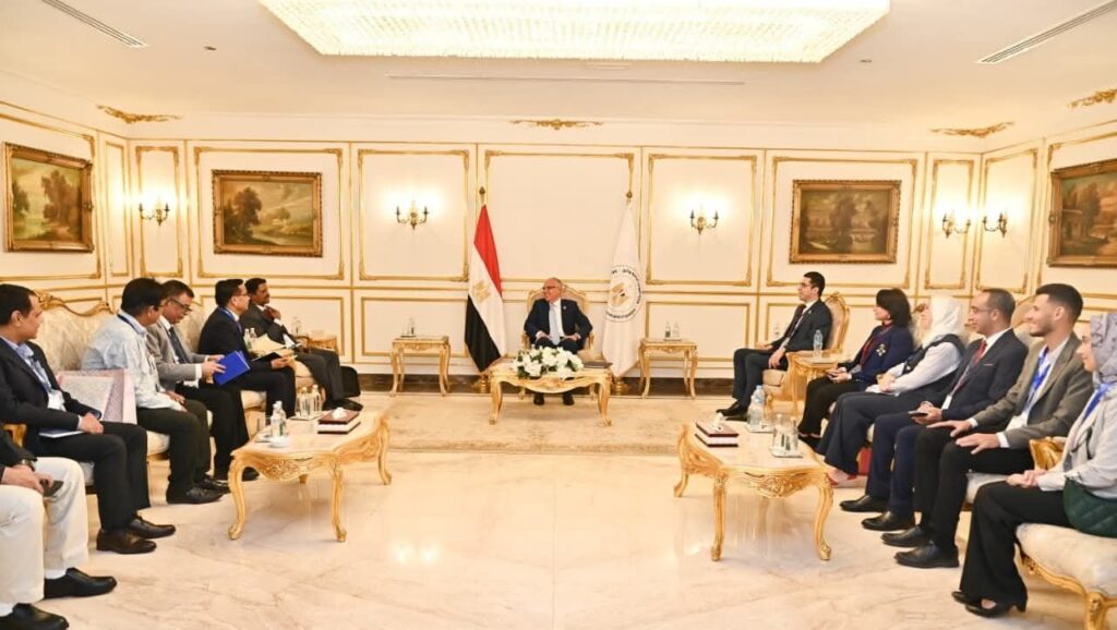 fb_img_17602950316275554912930365267965-1024x578 الدكتور سويلم يلتقي وكيل وزارة الموارد المائية الهندي ضمن فعاليات "أسبوع القاهرة الثامن للمياه"
