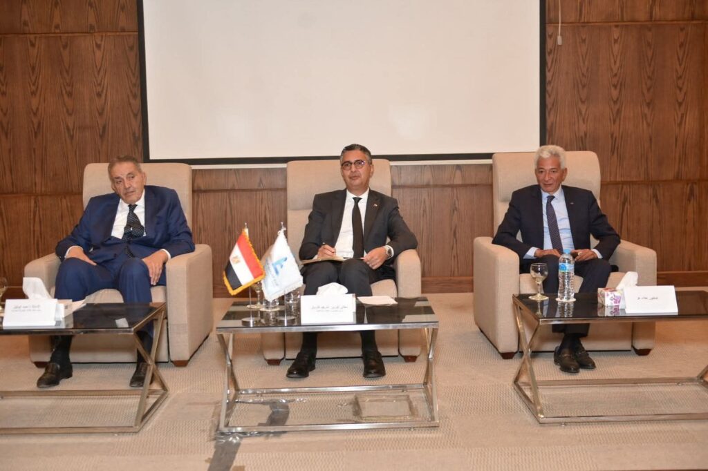 fb_img_17603524695908172525331459080649-1024x682 الدكتور شريف فاروق وزير التموين والتجارة الداخلية يجتمع مع رئيس الاتحاد العام للغرف التجارية وكبار المنتجين والسلاسل التجارية لبحث آليات ضبط الأسواق وتوافر السلع