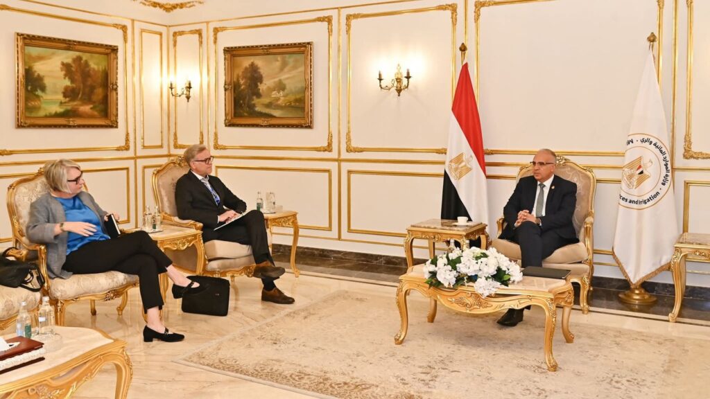 fb_img_17603526182894689841504975947174-1024x576 الدكتور سويلم يلتقي المبعوث الفنلندي للمياه ضمن فعاليات "أسبوع القاهرة الثامن للمياه"