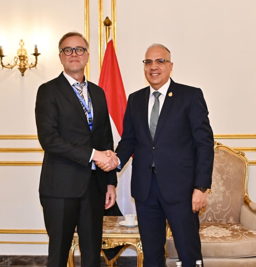 fb_img_17603526227131290472249285965667-982x1024 الدكتور سويلم يلتقي المبعوث الفنلندي للمياه ضمن فعاليات "أسبوع القاهرة الثامن للمياه"