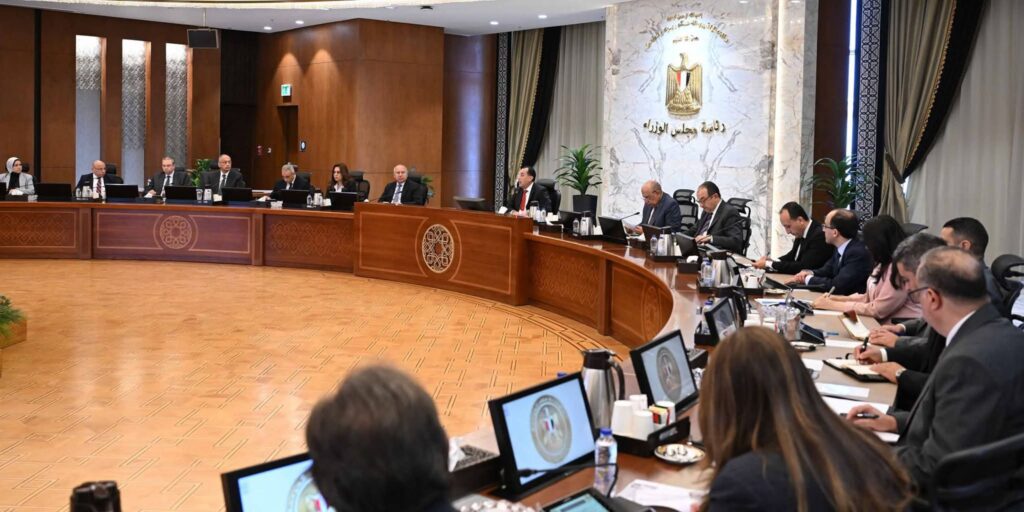 fb_img_17603535480861334358038652324736-1024x512 رئيس الوزراء يُتابع جهود تنفيذ الإجراءات الخاصة بخفض الانبعاثات والتحول الأخضر المُستدام