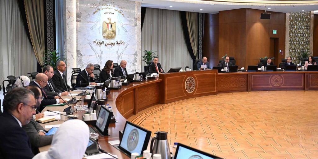 fb_img_17603535500223524677289392154727-1024x512 رئيس الوزراء يُتابع جهود تنفيذ الإجراءات الخاصة بخفض الانبعاثات والتحول الأخضر المُستدام