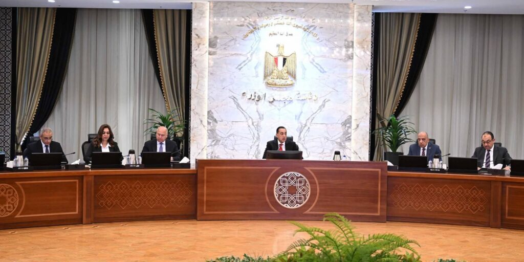fb_img_1760353551501278046064575096991-1024x512 رئيس الوزراء يُتابع جهود تنفيذ الإجراءات الخاصة بخفض الانبعاثات والتحول الأخضر المُستدام