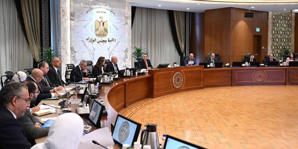 fb_img_1760353553081540047851892549371-1024x512 رئيس الوزراء يُتابع جهود تنفيذ الإجراءات الخاصة بخفض الانبعاثات والتحول الأخضر المُستدام