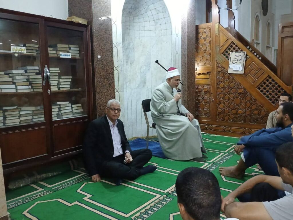 fb_img_17603565307187831582792319528017-1024x768 رئيس جامعة الأزهر يؤم طلاب المدينة الجامعية في صلاة الفجر ويلقي درسًا من كتاب (رياض الصالحين)