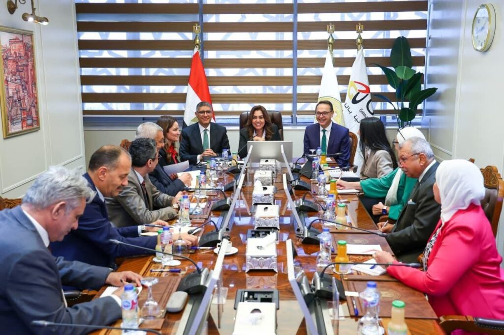 fb_img_17603805756865201090520349098443-1024x682 وزيرة التنمية المحلية تبحث مع محافظ الجيزة ورئيس مجلس أمناء الجامعة الألمانية التعاون في مجال التطوير الحضري للمحافظة قبل افتتاح المتحف المصري الكبير