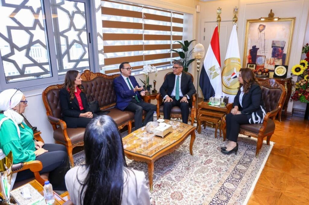 fb_img_17603805777184592448725738260832-1024x682 وزيرة التنمية المحلية تبحث مع محافظ الجيزة ورئيس مجلس أمناء الجامعة الألمانية التعاون في مجال التطوير الحضري للمحافظة قبل افتتاح المتحف المصري الكبير