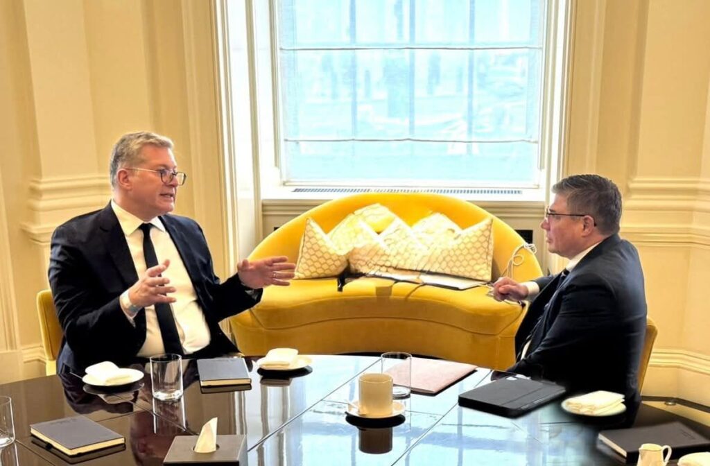 fb_img_1760380805100596694977210259274-1024x672 على هامش منتدى الطاقة في لندن .. وزير البترول والثروة المعدنية يبحث مع بيكر هيوز العالمية تعزيز التعاون التكنولوجي لزيادة الإنتاج وخفض الانبعاثات