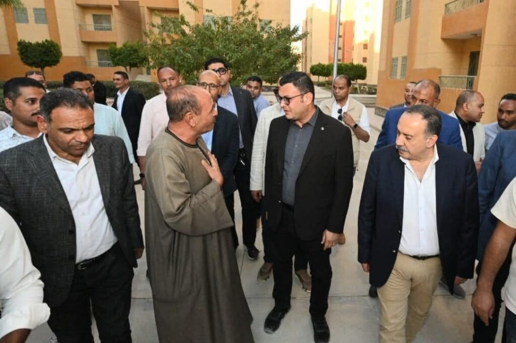 fb_img_17603808718054963709515110543508-1024x682 في ختام جولتهما بعدد من المشروعات بالمحافظة:- وزير الإسكان ومحافظ أسيوط يتفقدان محطة تنقية مياه الشرب وأعمال الطرق والمحاور والممشى السياحي ومشروع "سكن كل المصريين" بمدينة أسيوط الجديدة