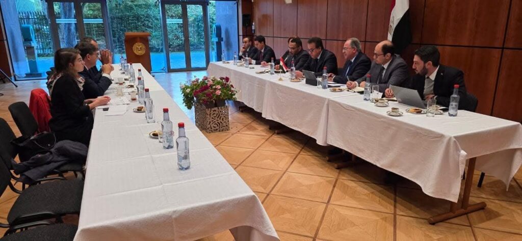 fb_img_17603809464354561857904013808409-1024x473 على هامش قمة الصحة العالمية 2025 في برلين..• الدكتور خالد عبدالغفار يبحث مع «سيمنز هيلثينيرز» تعزيز التعاون في تطوير البنية التحتية الصحية والتحول الرقمي