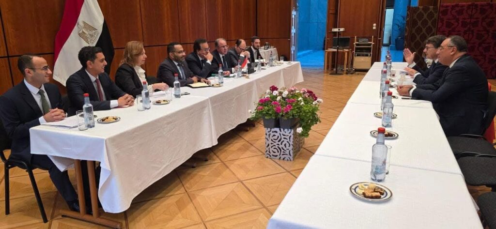 fb_img_17603809482468831000112264911143-1024x473 على هامش قمة الصحة العالمية 2025 في برلين..• الدكتور خالد عبدالغفار يبحث مع «سيمنز هيلثينيرز» تعزيز التعاون في تطوير البنية التحتية الصحية والتحول الرقمي