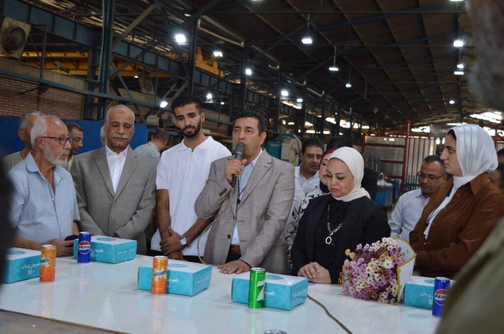 fb_img_17603830401746045098045299624207-1024x680 في حفل نظمته إدارة التصنيع "رئيس إجيماك" يشهد تكريم "السيد بخيت" لبلوغه سن المعاش ويشيد بجهود العاملين