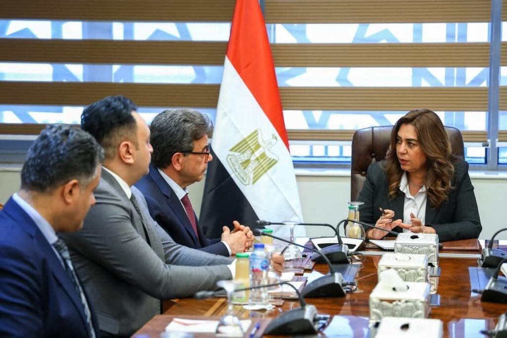 fb_img_17604259291861674896344308249123-1024x683 وزيرة التنمية المحلية تبحث مع نقيب الأطباء البيطريين عدداً من الملفات المشتركة بالمحافظات
