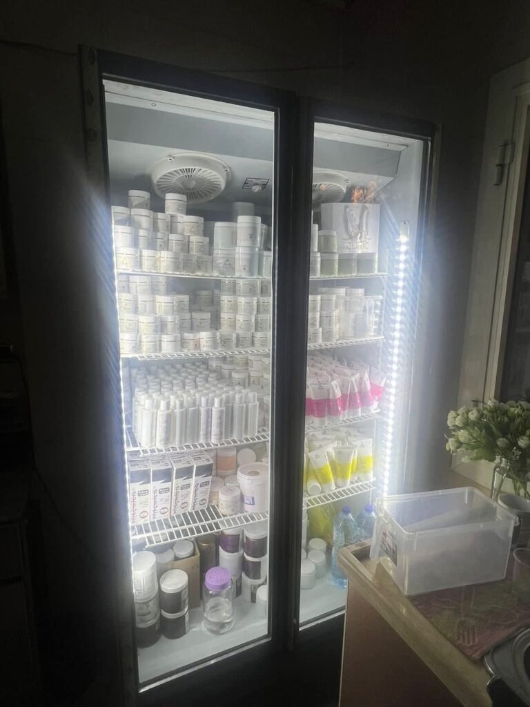 fb_img_1760430123953778002630066582621-768x1024 وزارة الصحة والسكان تغلق مركزًا غير مرخص للتجميل في مدينة نصر تديره منتحلة صفة طبيب