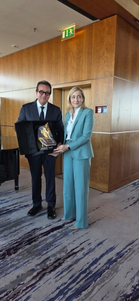 fb_img_17604325960076903217227007575434-473x1024 نائب رئيس مجلس الوزراء ووزير الصحة يبحث مع وزيرة الصحة الألمانية تعزيز التعاون المشترك