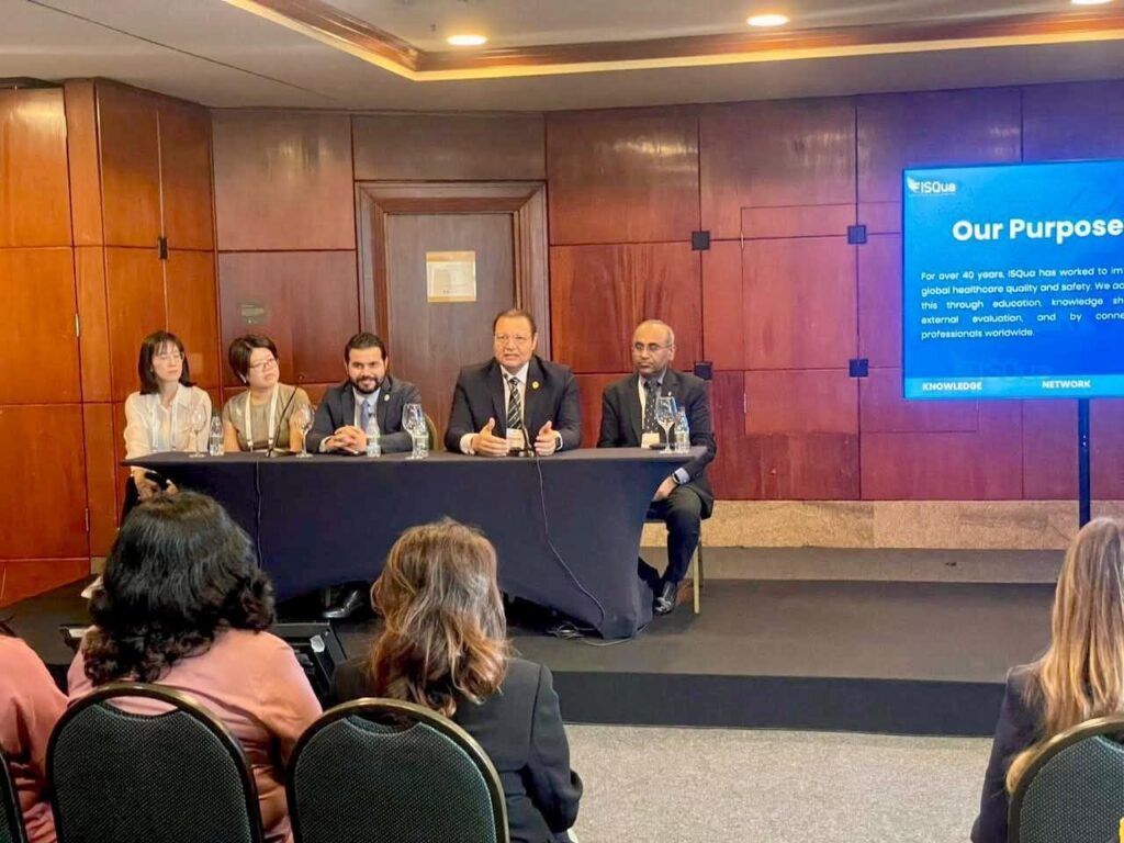 fb_img_17604327299626304347546740187586-1024x768 مصر تتصدر المشهد الإقليمي كمركز للتميز في جودة الرعاية الصحية وبناء نظم الاعتماد في الشرق الأوسط وإفريقيا.