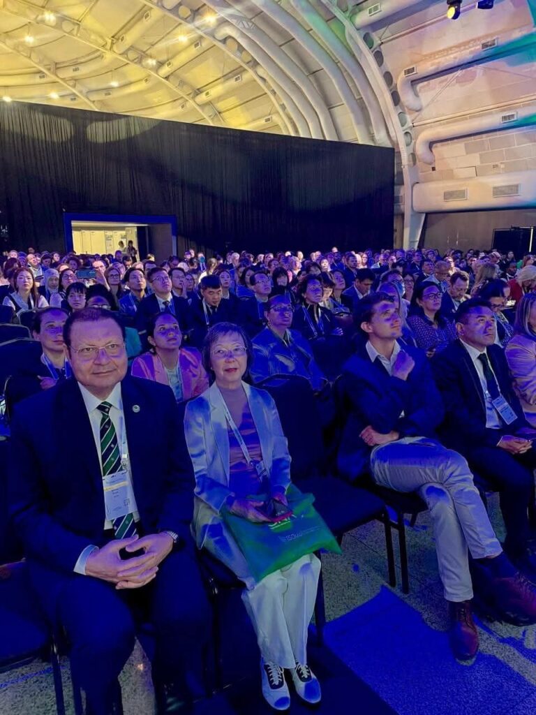 fb_img_17604327346091203106274454261951-768x1024 مصر تتصدر المشهد الإقليمي كمركز للتميز في جودة الرعاية الصحية وبناء نظم الاعتماد في الشرق الأوسط وإفريقيا.