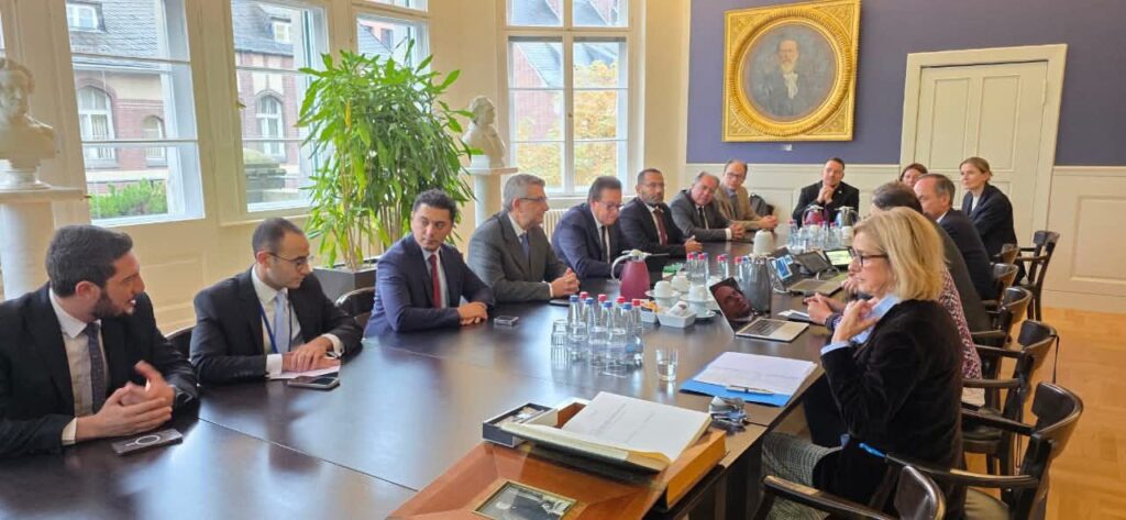 fb_img_17604440319237773560883105143553-1024x473 على هامش قمة الصحة العالمية 2025 في برلين..