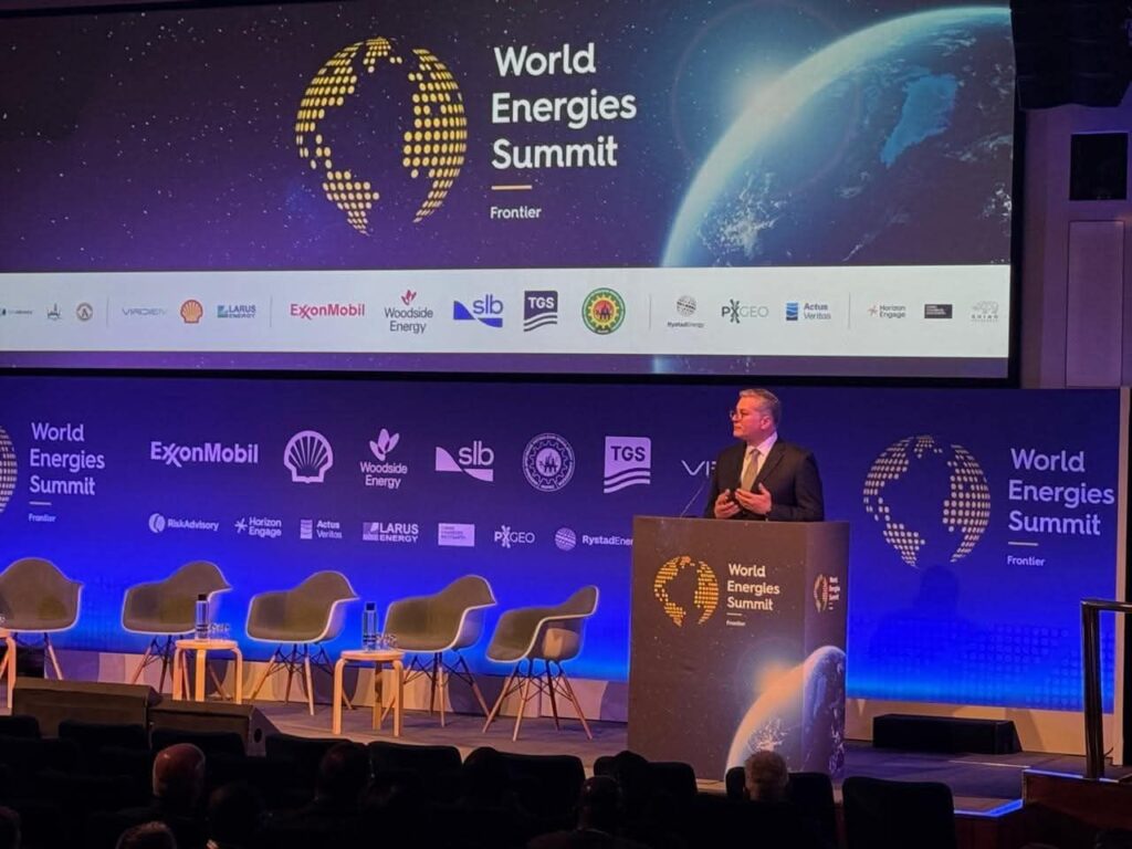 fb_img_17604499936192208104058702052912-1024x768 في القمة العالمية للطاقة بلندن..- وزير البترول والثروة المعدنية: حفر 480 بئرًا استكشافية جديدة باستثمارات 5.7 مليارات دولار