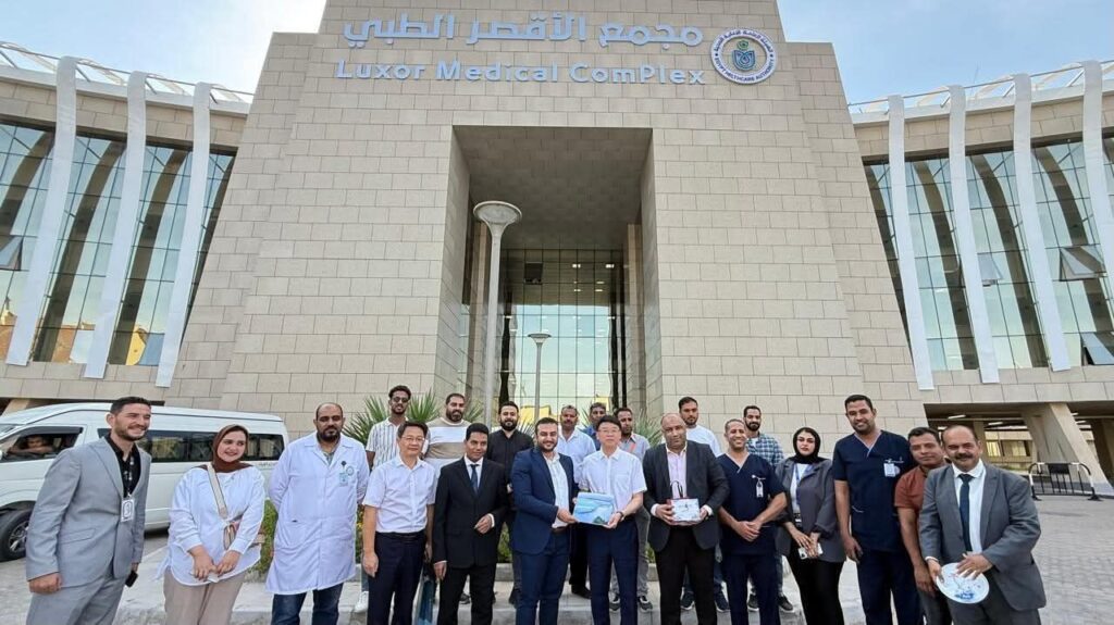 fb_img_17604507366832779356882367479969-1024x575 في إطار دعم التعاون الصحي بين مصر والصين.. وفد رفيع المستوى من مقاطعة جيانغشي الصينية يزور مجمع الأقصر الطبي الدولي التابع لهيئة الرعاية الصحية بالأقصر