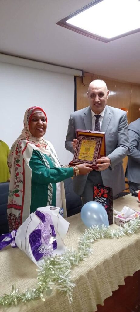 fb_img_17605093458263292181839371930426-461x1024 رئيس كهرباء مصر العليا" يشهد حفل تكريم "حكمت ابو زيد" لبلوغها سن المعاش، بحضور قيادات الشركة.