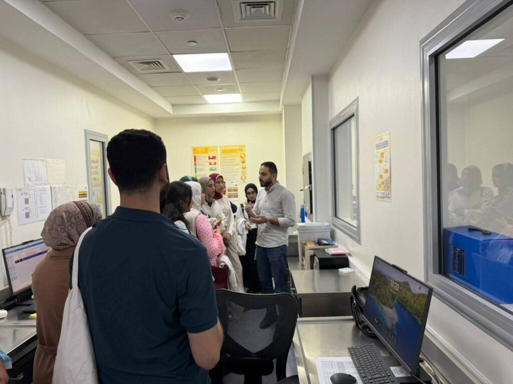 fb_img_17605179055787667742441459617708-1024x768 طلاب كلية الصيدلة بجامعة بني سويف في زيارة علمية وخيرية لمستشفى 57357 لعلاج الأطفال<br>المركز الإعلامي
