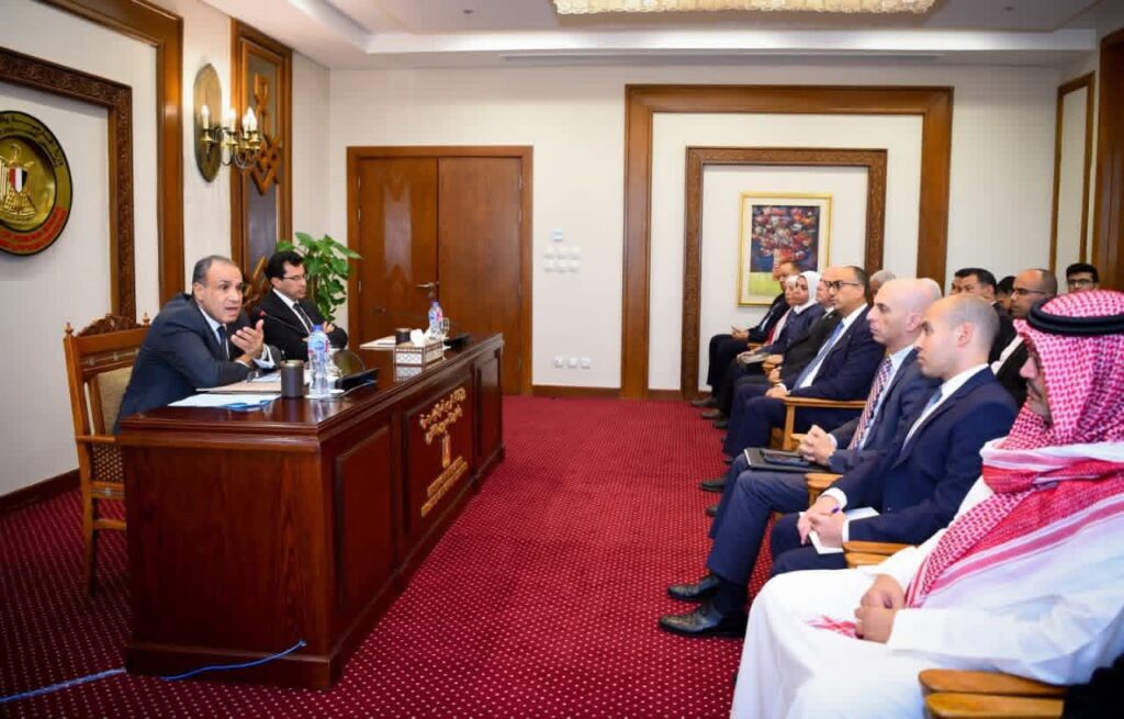 fb_img_17605182591655265795093049530936-1024x655 وزير الخارجية يلتقي وفد نموذج محاكاة برلمان الشباب العربي
