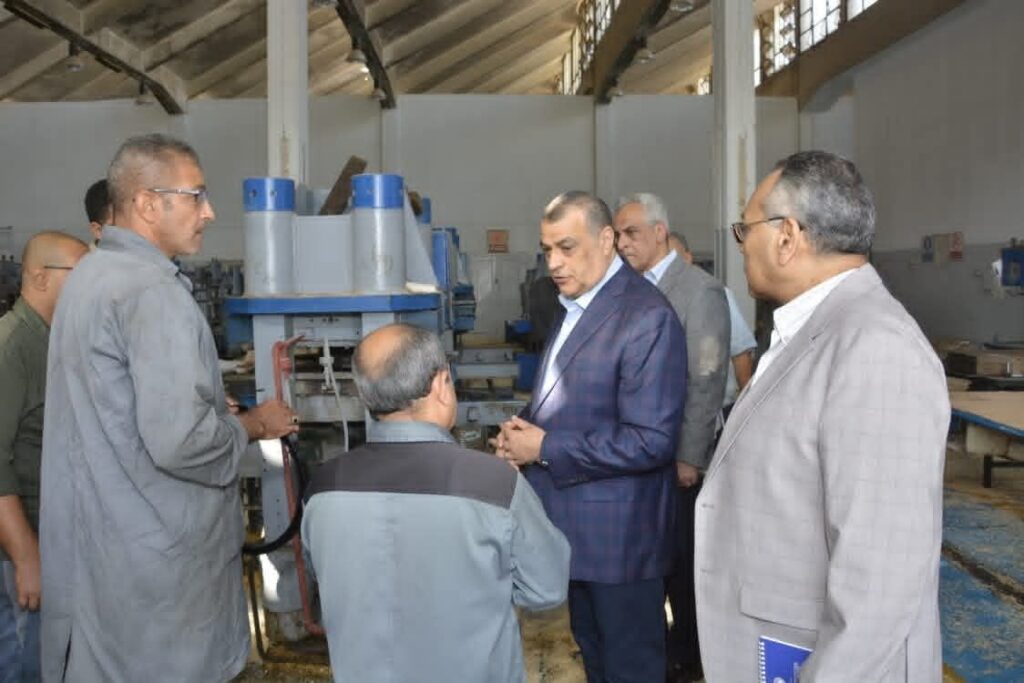 fb_img_17605185686984431849193671910495-1024x683 خلال مرور مفاجيء..•وزير الدولة للإنتاج الحربي يطمئن على سير العملية الإنتاجية بشركة هليوبوليس للصناعات الكيماوية (مصنع 81 الحربي)