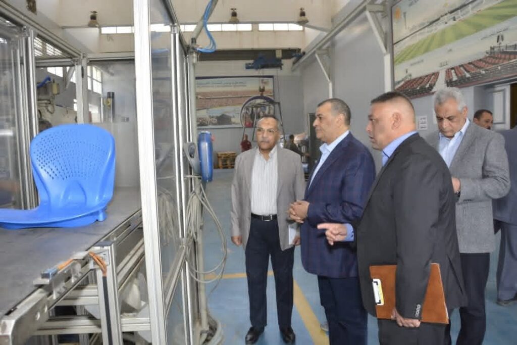 fb_img_17605185760111535897002559445592-1024x683 خلال مرور مفاجيء..•وزير الدولة للإنتاج الحربي يطمئن على سير العملية الإنتاجية بشركة هليوبوليس للصناعات الكيماوية (مصنع 81 الحربي)