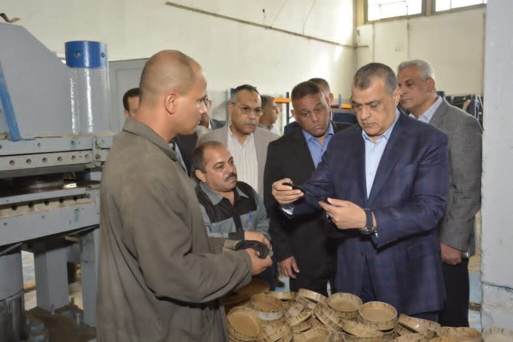 fb_img_1760518578319851209621296472562-1024x683 خلال مرور مفاجيء..•وزير الدولة للإنتاج الحربي يطمئن على سير العملية الإنتاجية بشركة هليوبوليس للصناعات الكيماوية (مصنع 81 الحربي)