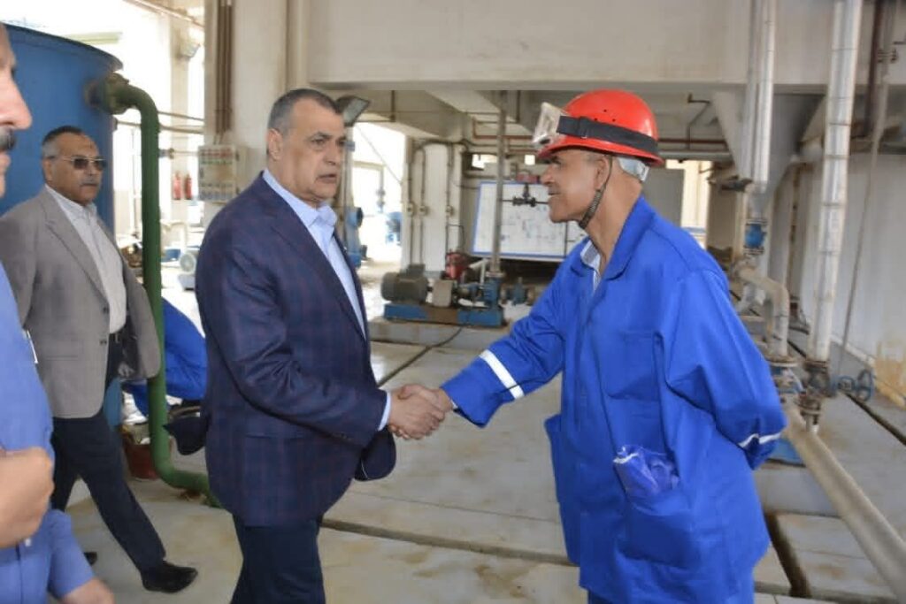 fb_img_17605186001298295089106843563002-1024x683 خلال مرور مفاجيء..•وزير الدولة للإنتاج الحربي يطمئن على سير العملية الإنتاجية بشركة هليوبوليس للصناعات الكيماوية (مصنع 81 الحربي)
