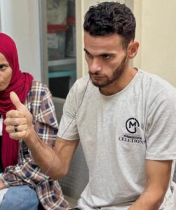 fb_img_17605196232649140029574323097111-252x300 هيئة الرعاية الصحية تطلق حملة "نرعاك تسمع" لتوفير السماعات الطبية بالمجان لمنتفعي التأمين الصحي الشامل