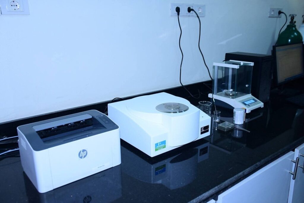 fb_img_17605316992035735731052647238806-1024x684 فى خطوة جديدة بطريق التميز العلمي بعلوم سوهاج..النعماني يفتتح وحدة المعمل المركزي للتحليل الحراري