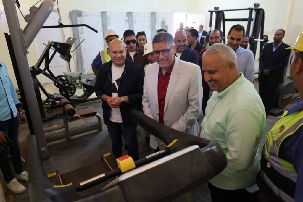 fb_img_17605380683267036114085418517488-1024x683 محافظ الجيزة يتفقد نادي المناجم بالواحات البحرية<br>المحافظ : إنشاء ملعب خماسي وتطوير حمام السباحة ورفع كفاءة المنشآت لخدمة أبناء المركز