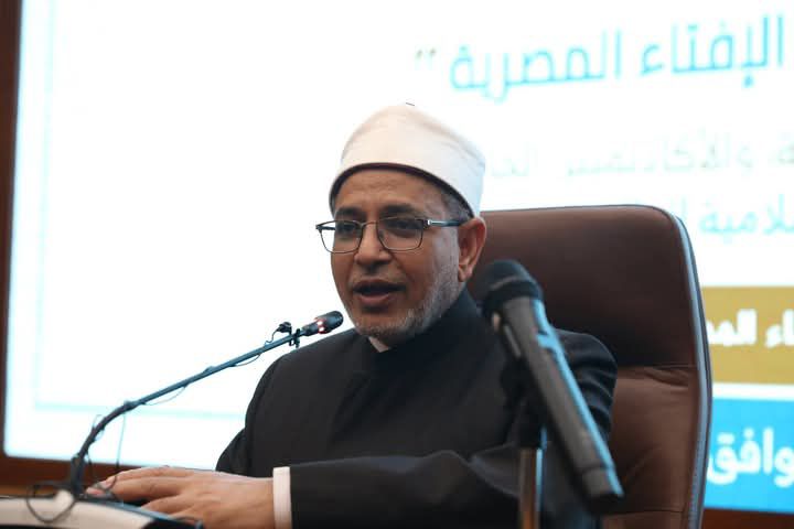 fb_img_17605573715767858540827008358175 بدار الإفتاء المصرية رئيس جامعة الأزهر يحاضر علماء دور الإفتاء الماليزية والأكاديميين الماليزيين حول «أثر اللغة العربية في فهم النص الشريف»