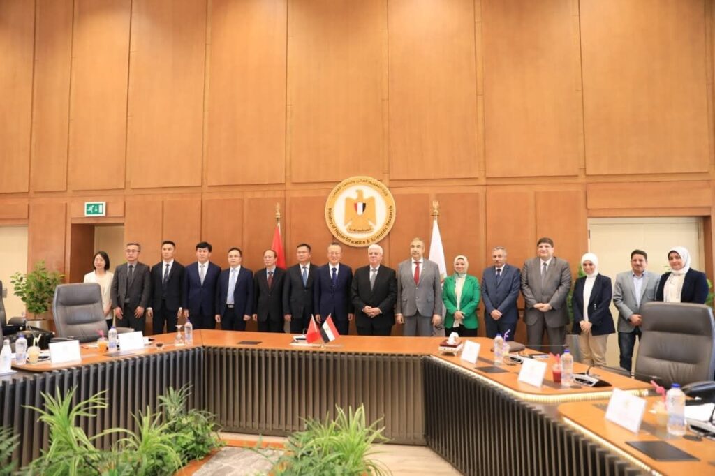 fb_img_17606032958677056487177234819779-1024x682 وزير التعليم العالي يشهد الدورة العاشرة لاجتماع اللجنة المصرية الصينية المشتركة لدعم مجالات التعاون العلمي والتكنولوجي