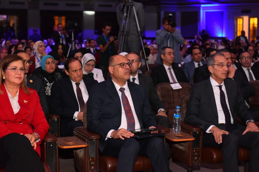 fb_img_17607812958301801441939764525178-1024x683 وزير العمل يشارك في المؤتمر الدولي الأول للذكاء الاصطناعي بجامعة القاهرة