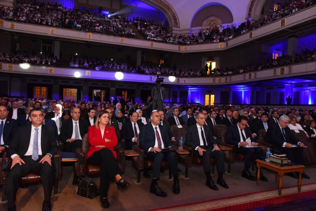 fb_img_17607812997035326529489094087664-1024x683 وزير العمل يشارك في المؤتمر الدولي الأول للذكاء الاصطناعي بجامعة القاهرة