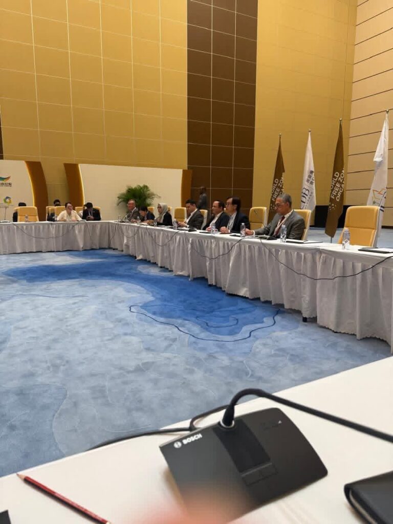 fb_img_17608612309498686676429411266119-768x1024 خلال مشاركته في الدورة الـ11 من المؤتمر العالمي للمنظمة العالمية للمناطق الحرة:• الرئيس التنفيذي للهيئة العامة للاستثمار والمناطق الحرة يدعو للتوسع في عقد الشراكات بين المناطق الحرة حول العالم