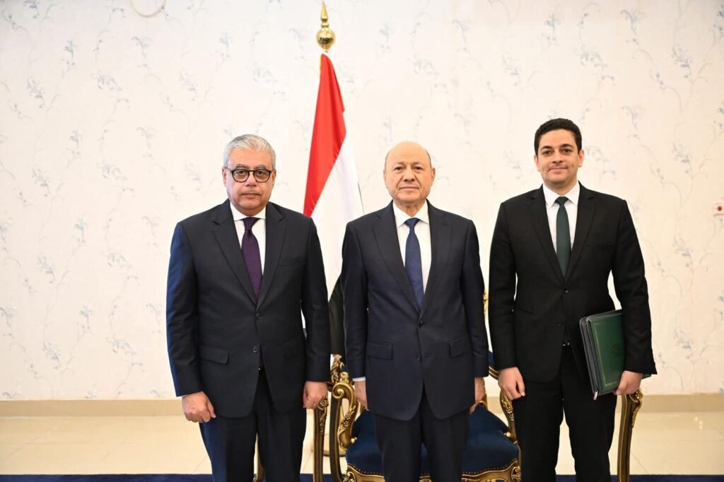 fb_img_17609066251083143625066430729563-1024x682 السفير المصري لدى اليمن يقدم أوراق اعتماده إلى رئيس مجلس القيادة الرئاسي للجمهورية اليمنية