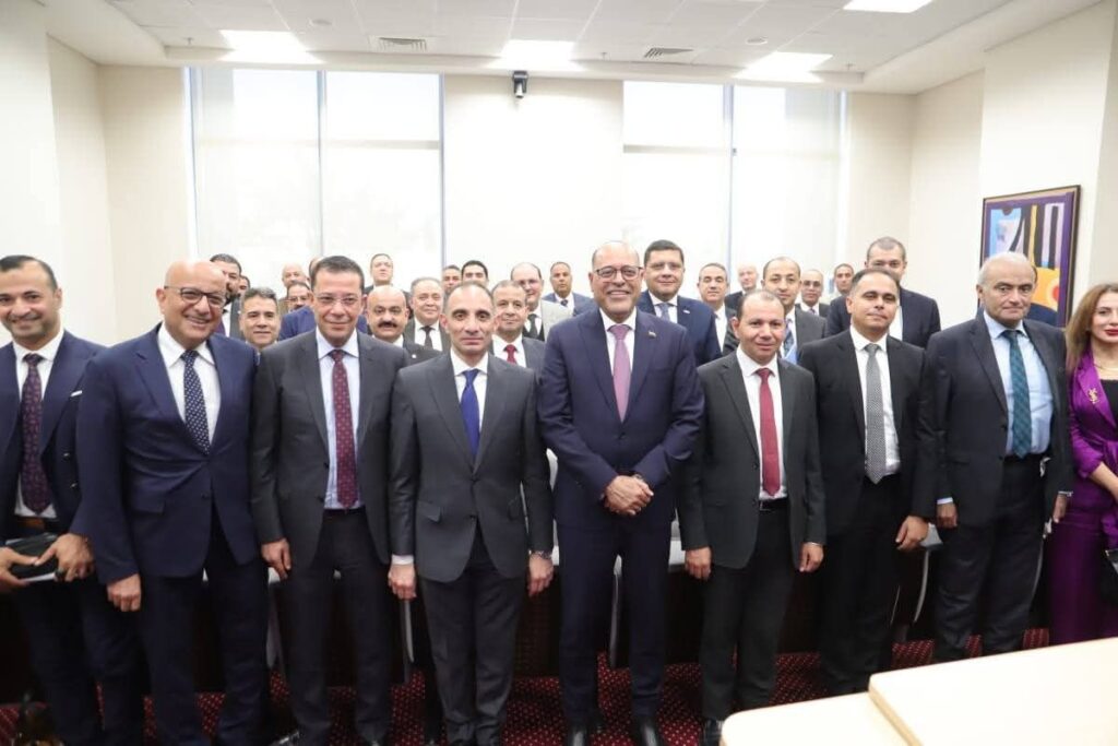 fb_img_17609390816192409474760060759601-1024x683 وزير العمل يفتتح ورشة تثقيفية حول قانون العمل الجديد بمقر وزارة البترول