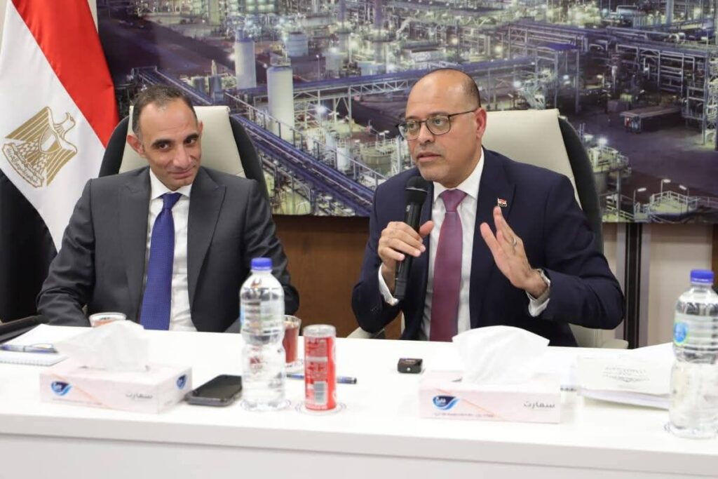 fb_img_176093908427488307909965563470-1024x683 وزير العمل يفتتح ورشة تثقيفية حول قانون العمل الجديد بمقر وزارة البترول