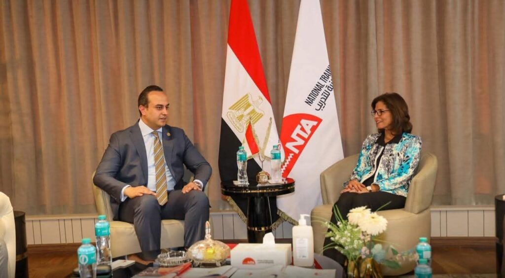 fb_img_17609461361522561396025146461109-1024x564 رئيس هيئة الرعاية الصحية يفتتح البرنامج التدريبي للقيادات الوسطى بالأكاديمية الوطنية للتدريب بحضور المدير التنفيذي للأكاديمية الوطنية