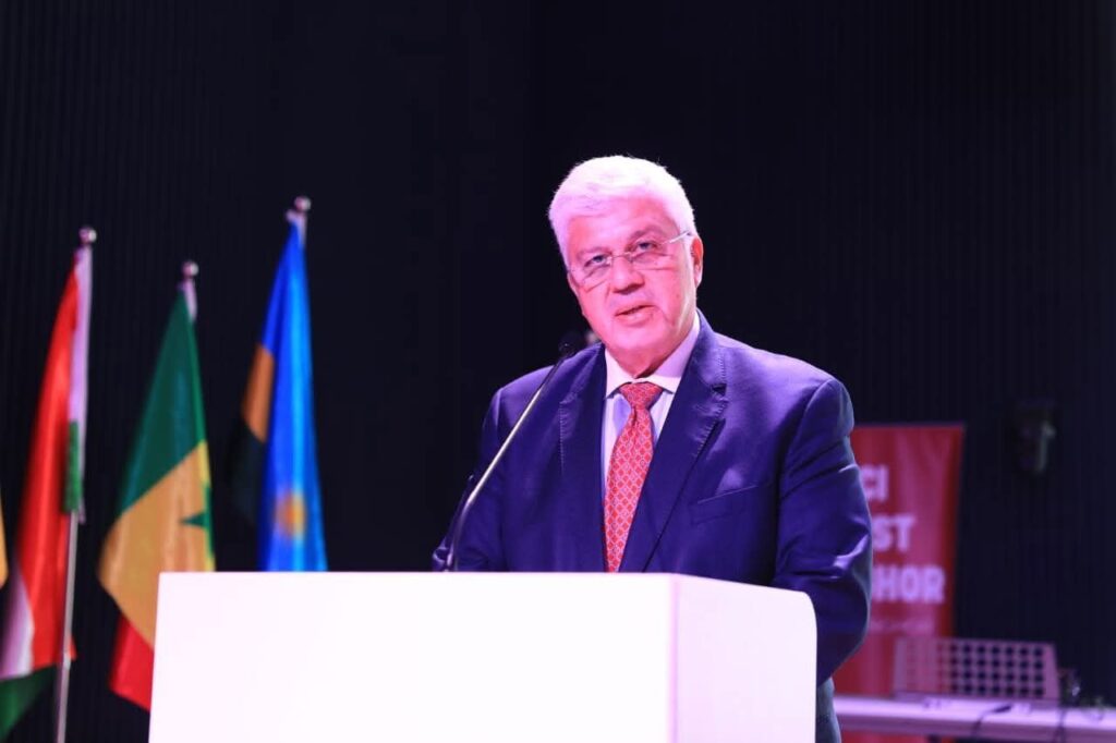 fb_img_17609468485021058701886558659203-1024x682 وزير التعليم العالي يشهد حفل تخرج الدفعة (19) من جامعة سنجور بالإسكندرية بحضور نخبة من القيادات الدولية والأكاديمية