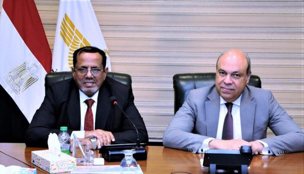fb_img_17610408475982503366291147783683-1024x586 وزير الطيران المدني يشهد حفل تخرج طلبة المراقبة الجوية من دولة اليمن الشقيقة 🔳 "الحفني": مصر تواصل دعم وتأهيل الكوادر العربية في مجال الطيران المدني