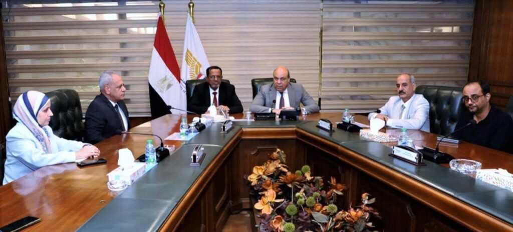 fb_img_17610408502771393437666697639759-1024x464 وزير الطيران المدني يشهد حفل تخرج طلبة المراقبة الجوية من دولة اليمن الشقيقة 🔳 "الحفني": مصر تواصل دعم وتأهيل الكوادر العربية في مجال الطيران المدني