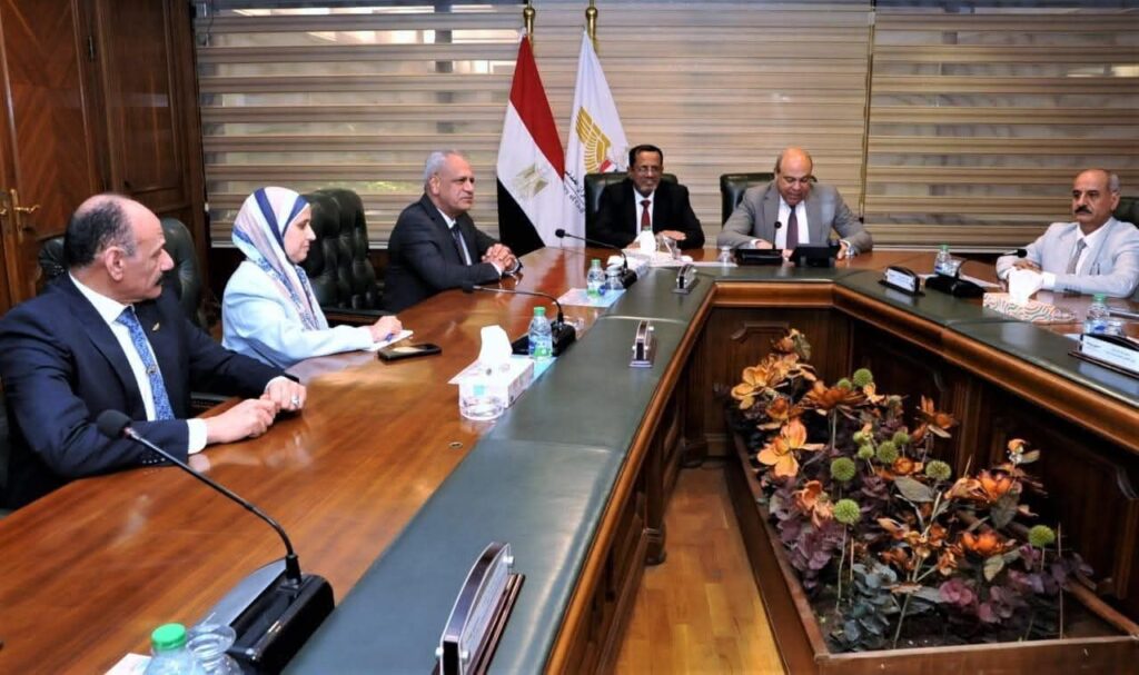 fb_img_17610408517883891379734084411662-1024x607 وزير الطيران المدني يشهد حفل تخرج طلبة المراقبة الجوية من دولة اليمن الشقيقة 🔳 "الحفني": مصر تواصل دعم وتأهيل الكوادر العربية في مجال الطيران المدني