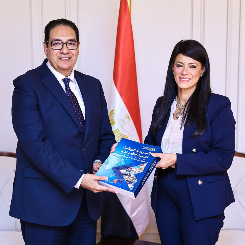 fb_img_17610439138213344585288598619087-1024x1024 وزيرة التخطيط والتنمية الاقتصادية والتعاون الدولي تبحث مع رئيس جامعة القاهرة تعزيز التعاون المشترك وتستعرض «السردية الوطنية للتنمية الاقتصادية»