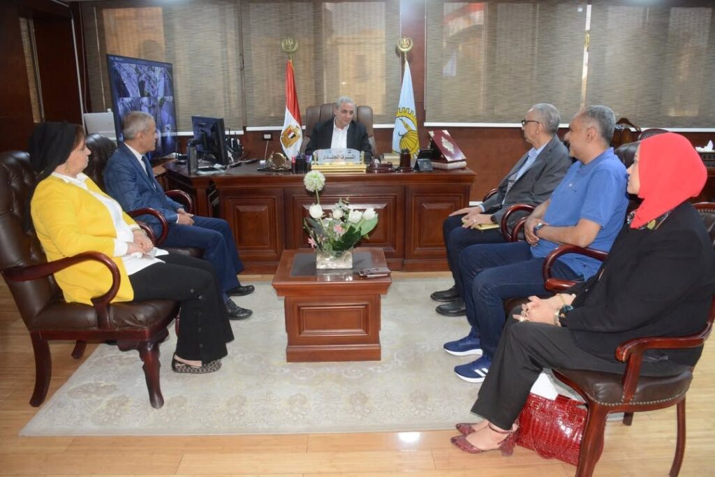 fb_img_1761052541266321566566568111636-1024x683 عقب اجتماع مجلس المحافظين.. محافظ الغربية يترأس اجتماعًا عاجلًا للرقابة على الأسواق ويؤكد جولات مستمرة لضمان استقرار الأسعار